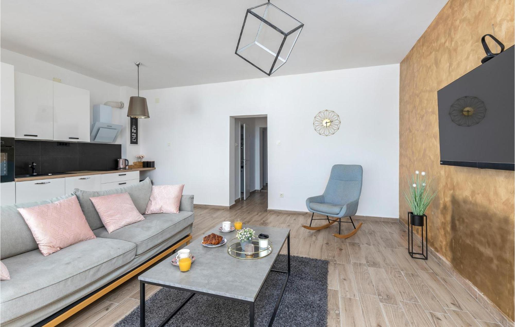 Amazing Apartment In Rijeka With Wifi Exterior photo